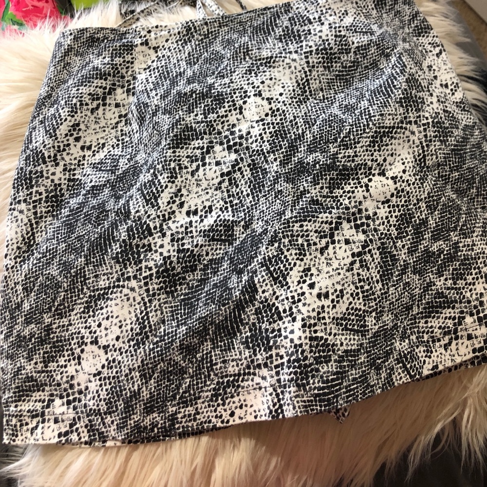 Size small snake skin skirt